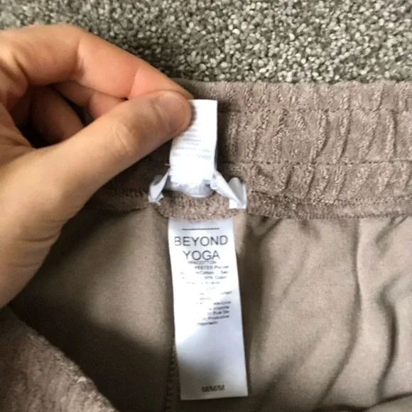 Beyond Yoga Tropez Pull On Pant in Khaki Brown Size Medium Towel Terry Lounge - Picture 13 of 16